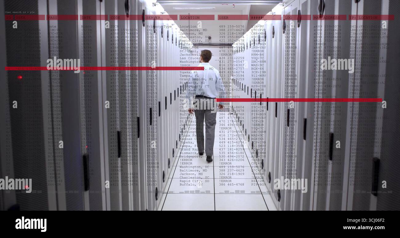 Technicien de marche dans un pantalon gris chemise bleue passant par le centre de données avec des racks, superposition numérique Banque D'Images