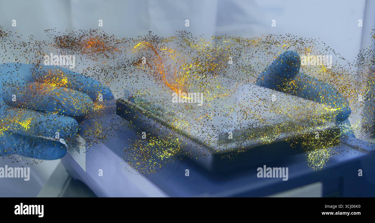 Technologie de positionnement gantée plaçant une plaquette semi-conductrice sur une échelle au banc de laboratoire, avec hologramme de carte du monde Banque D'Images
