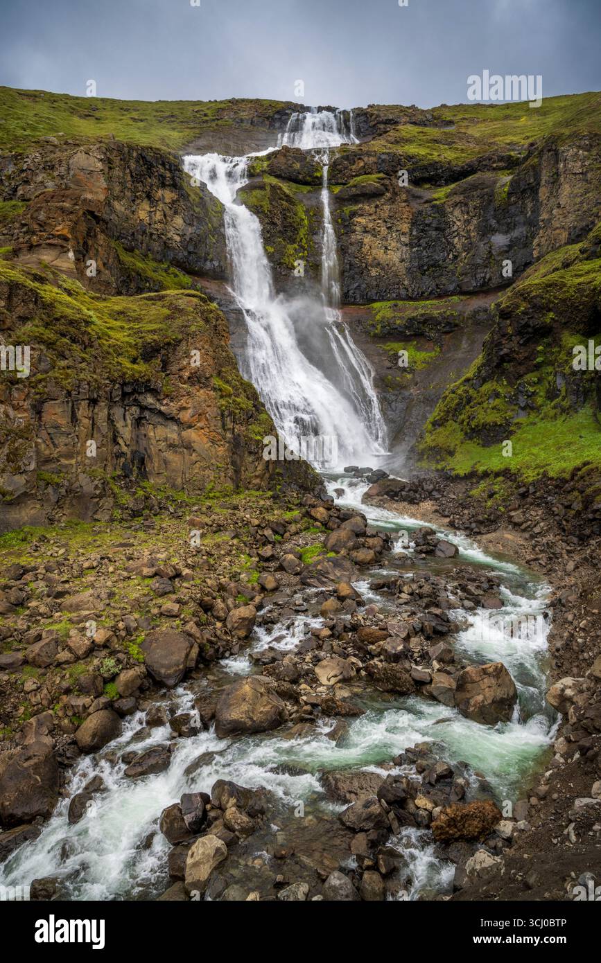 Cascade de Rjukandi sur la route 1, Islande Banque D'Images