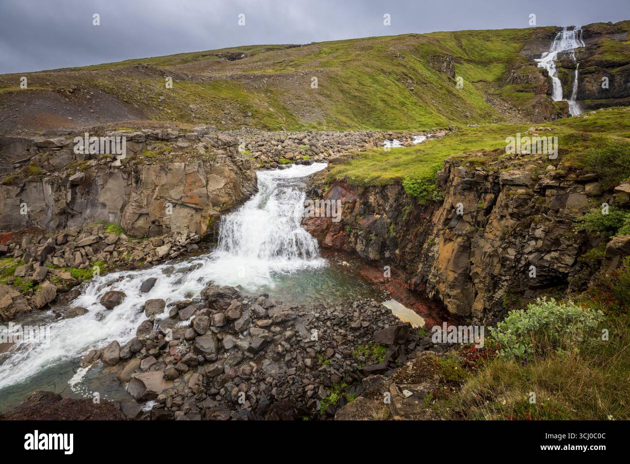 Cascade de Rjukandi sur la route 1, Islande Banque D'Images