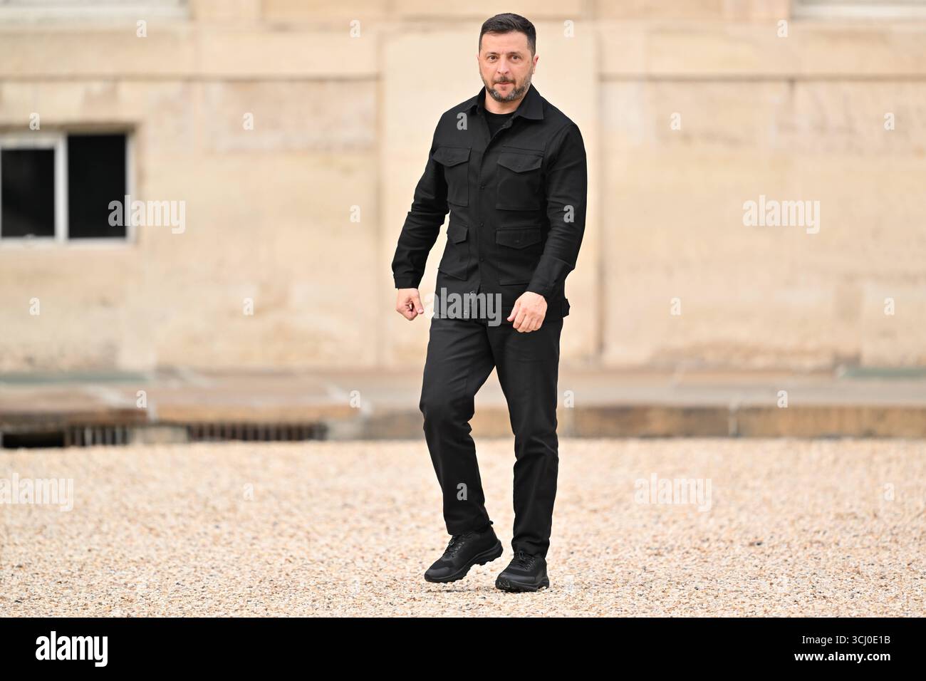 Paris AM 3.September 2025 französischen Präsident Emmanuel Macron begrüsst den ukrainische Präsident Wolodymyr Selenskyj im ElysÃ e-Palast in Paris v.l. der ukrainische Präsident Wolodymyr Selenskyj auf dem weg ins ElysÃ e-Palast *** Paris le 3 septembre 2025, le président français Emmanuel Macron accueille le président ukrainien Volodymyr Zelenskyi au Palais de l'Elysée à Paris v le président ukrainien Volodymyr Zelenskyi en route vers le palais de Borga Banque D'Images