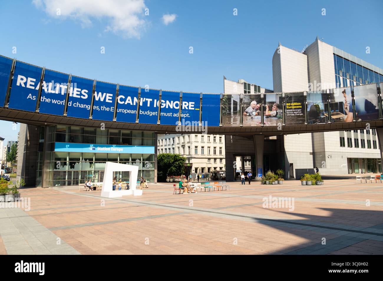Big Billboard sur le bâtiment du Parlement européen espace Léopold dans la ville de Bruxelles Banque D'Images