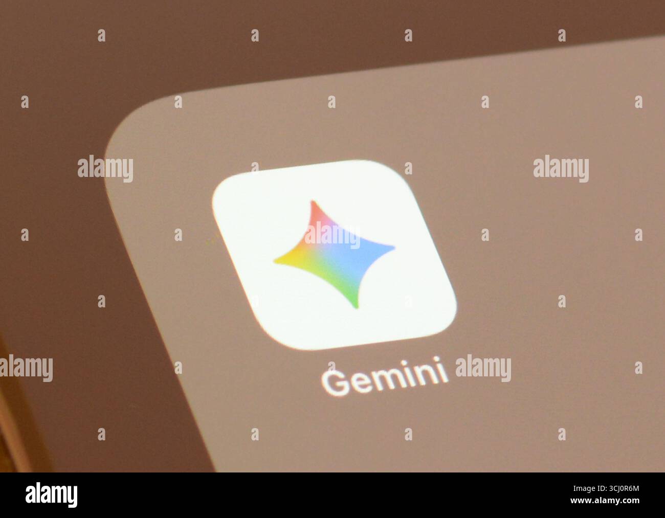 Application Gemini ai sur un écran de smartphone - il s'appelait autrefois Bard et appartient à Google Banque D'Images