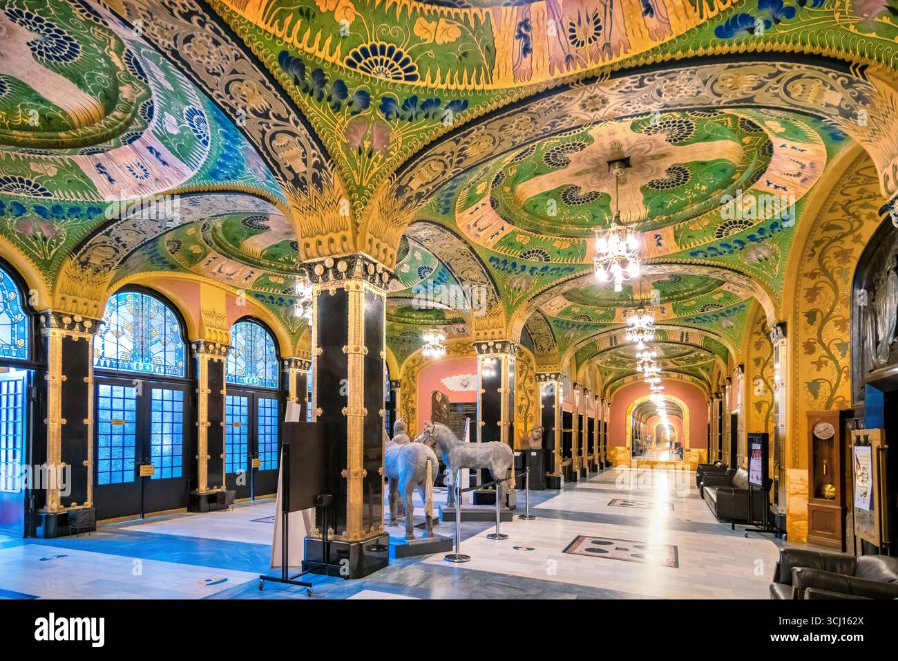 Le foyer orné de style Art Nouveau du Palais culturel de Targu Mures, Roumanie Banque D'Images