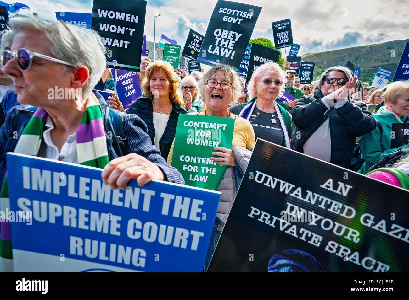 Édimbourg, Écosse, Royaume-Uni. 4 septembre 2025. Manifestation de femmes au parlement écossais à Holyrood Édimbourg organisée par le groupe de femmes pour les femmes Écosse. Le thème de la protestation était « les femmes ne vont pas attendre » et s’adresse au gouvernement écossais qui n’a pas mis en œuvre la récente décision de la Cour suprême sur la définition de la femme. Pic ; Iain Masterton/Alamy Live News Banque D'Images