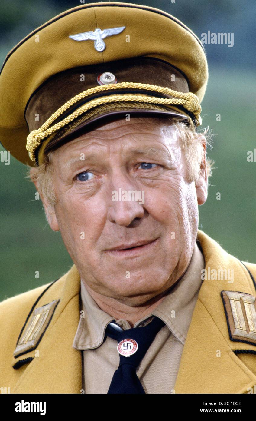 Chêne et lapins angora (téléfilm) année : 1982 (France) réalisé par : Georges Wilson Georges Wilson Banque D'Images