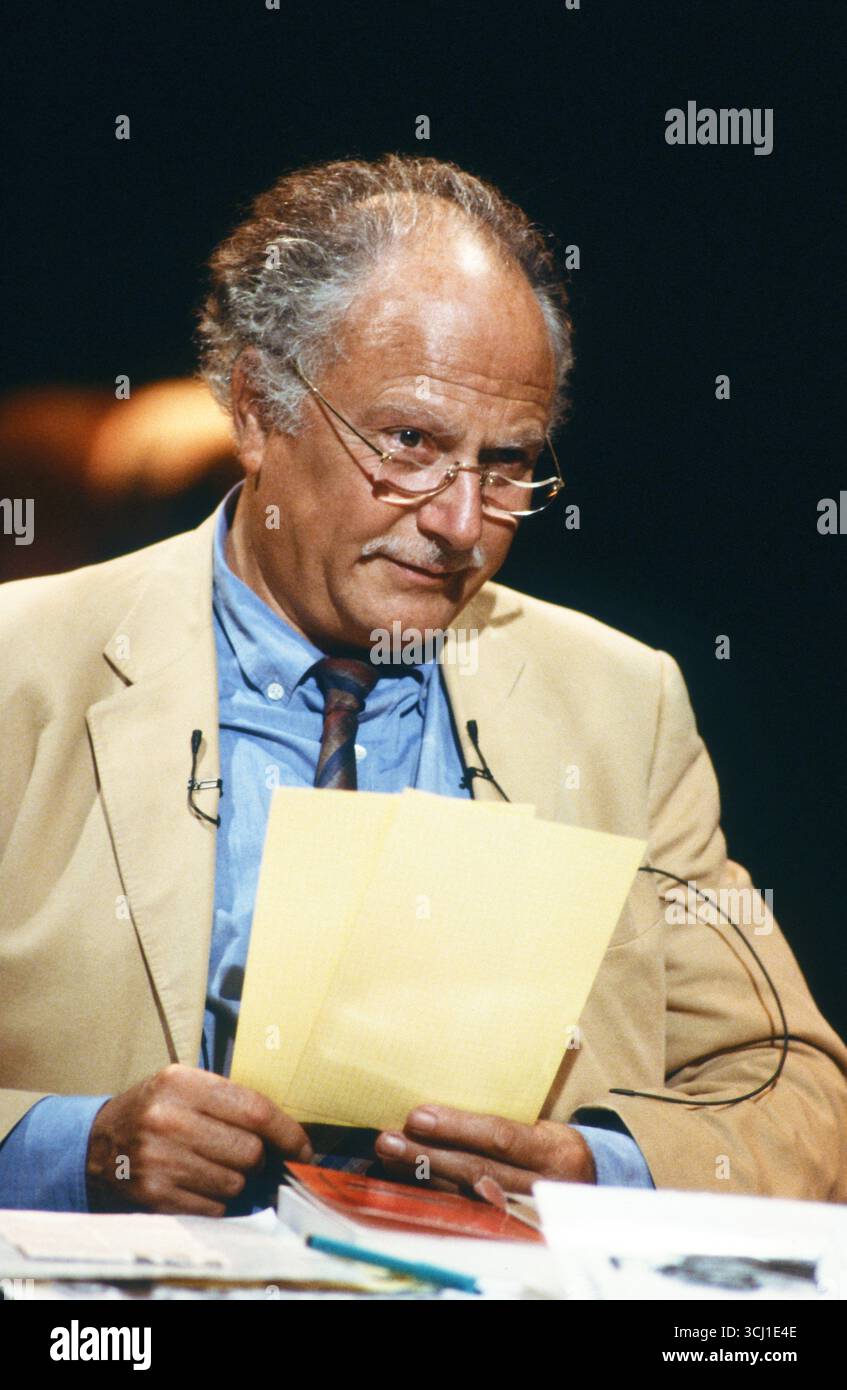 Michel Polac sur le plateau de son émission 'libre et change', diffusée sur la chaîne M6. 1988 Banque D'Images