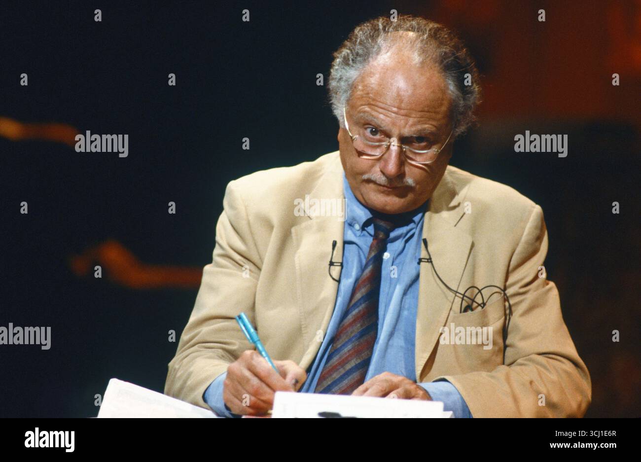 Michel Polac sur le plateau de son émission 'libre et change', diffusée sur la chaîne M6. 1988 Banque D'Images