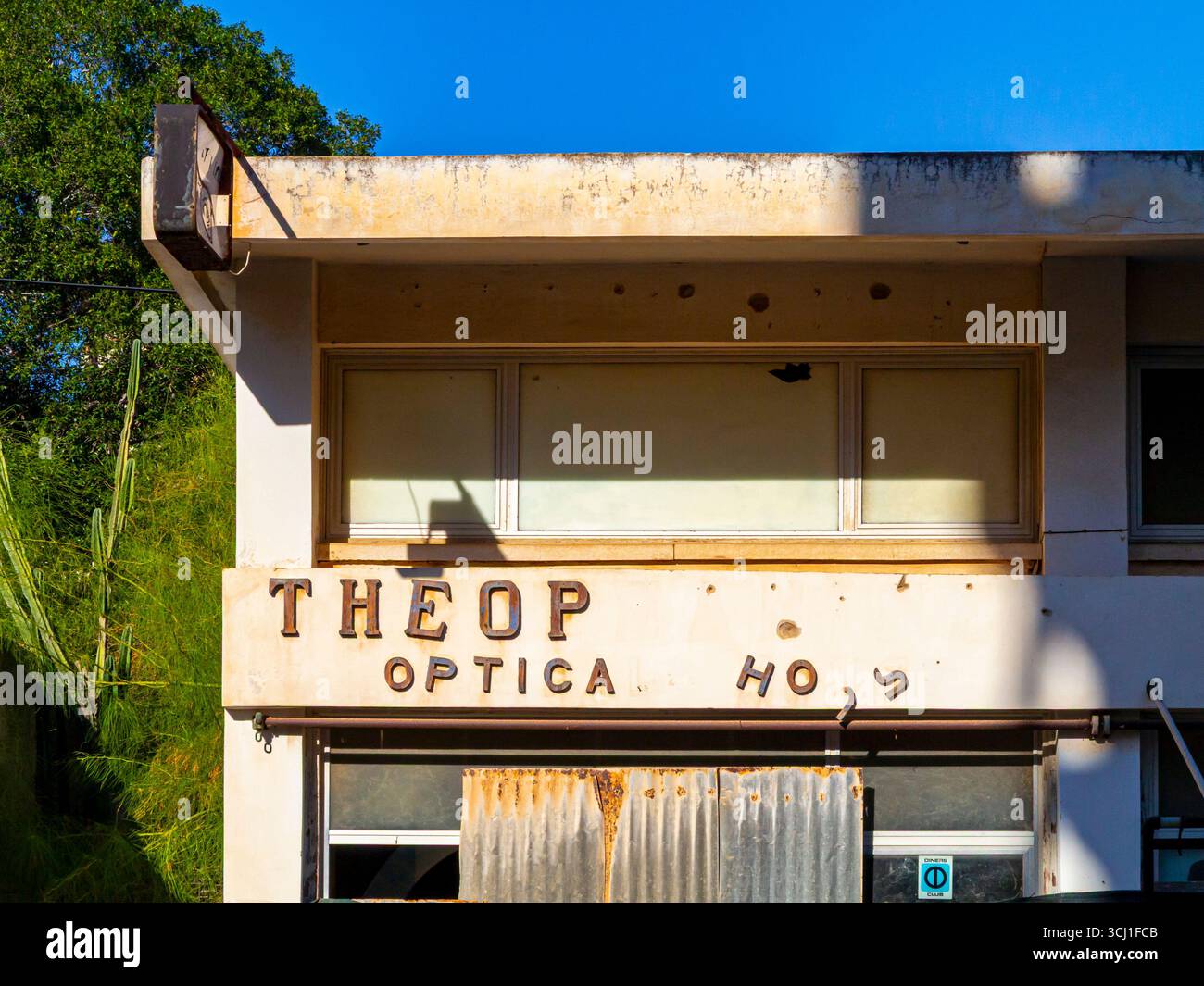Bâtiments abandonnés à Varosha une station touristique de Famagouste contrôlée par la République turque de Chypre du Nord depuis l'invasion turque de 1974. Banque D'Images
