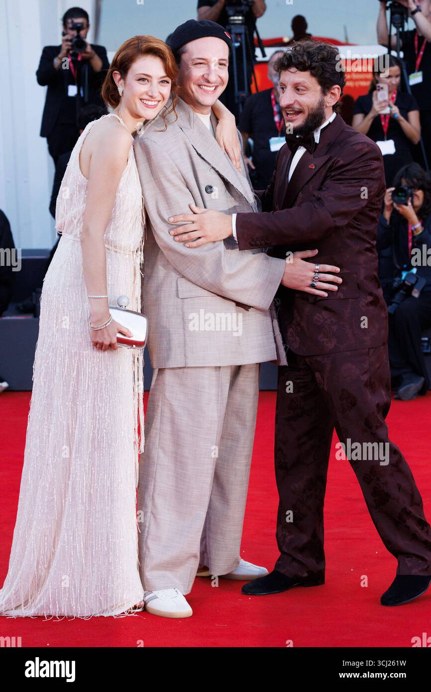 News - tapis rouge Duse - le 82ème Festival International du film de Venise Gaja Masciale, Edoardo Sorgente, Vincenzo Nemolato pendant le tapis rouge Duse pendant le 82ème Festival International du film de Venise le 03 septembre 2025 à Venise, Italie. Photo : Cinzia Camela. Lido di Venezia Palazzo del Cinema Italy Copyright : xCinziaxCamelax/xLiveMediax LPN_2007772 Banque D'Images