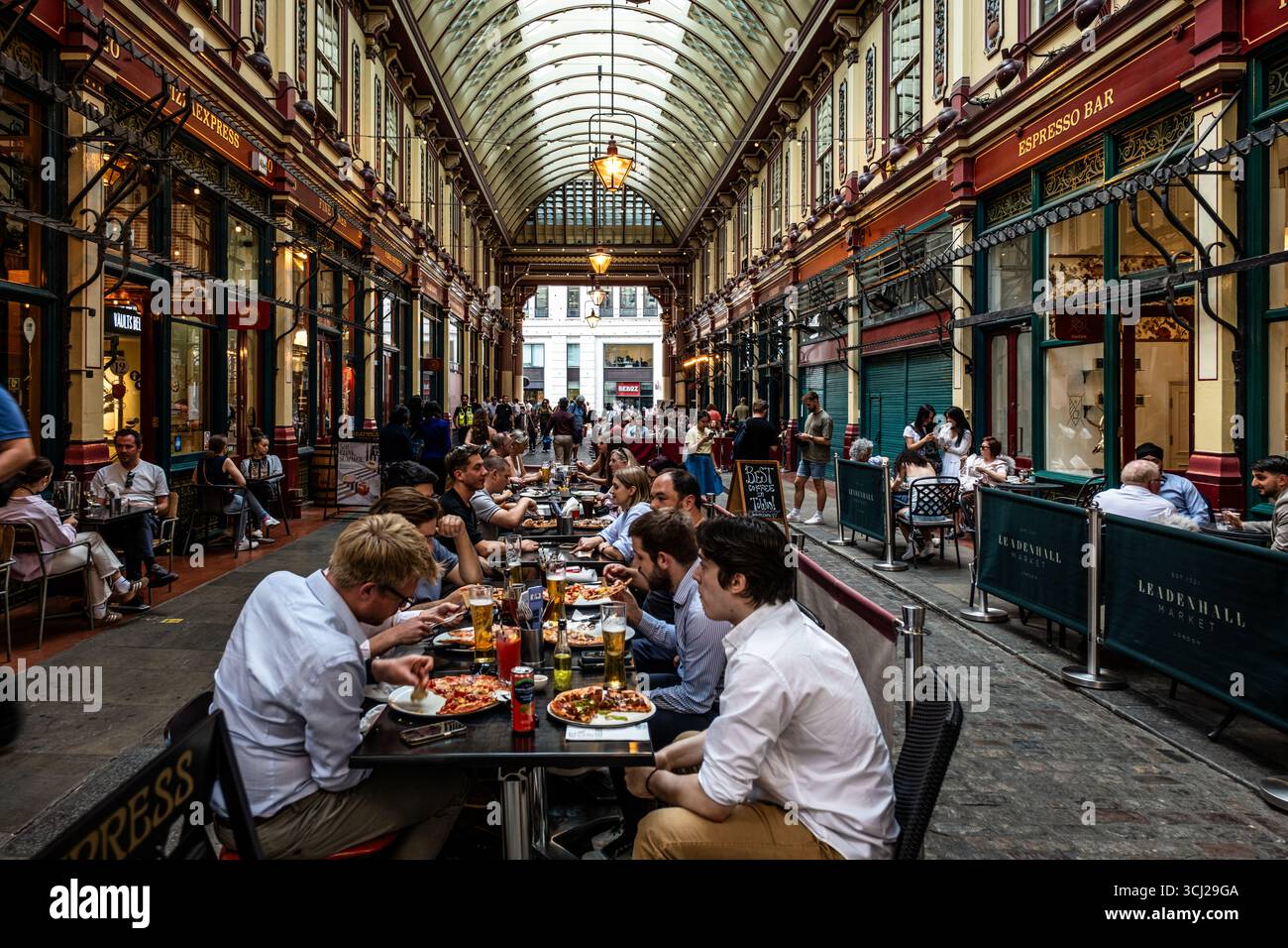 Leadenhall Market – charme historique et vie urbaine. Londres Banque D'Images