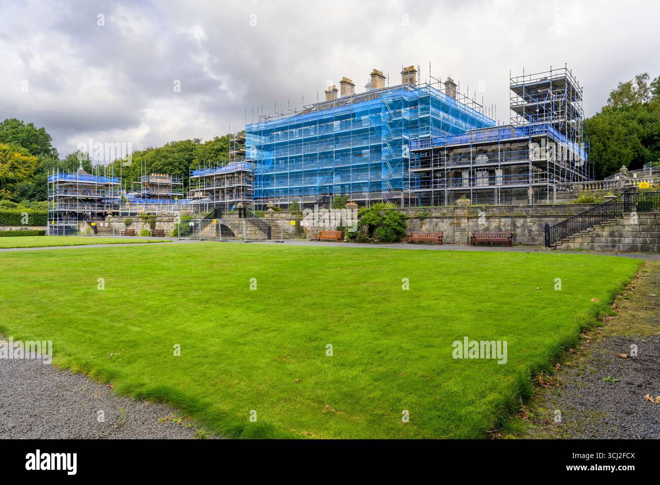 Pollok House avec échafaudage érigé lors d'un grand projet de rénovation, Pollok Country Park, Glasgow, Écosse, Royaume-Uni Banque D'Images