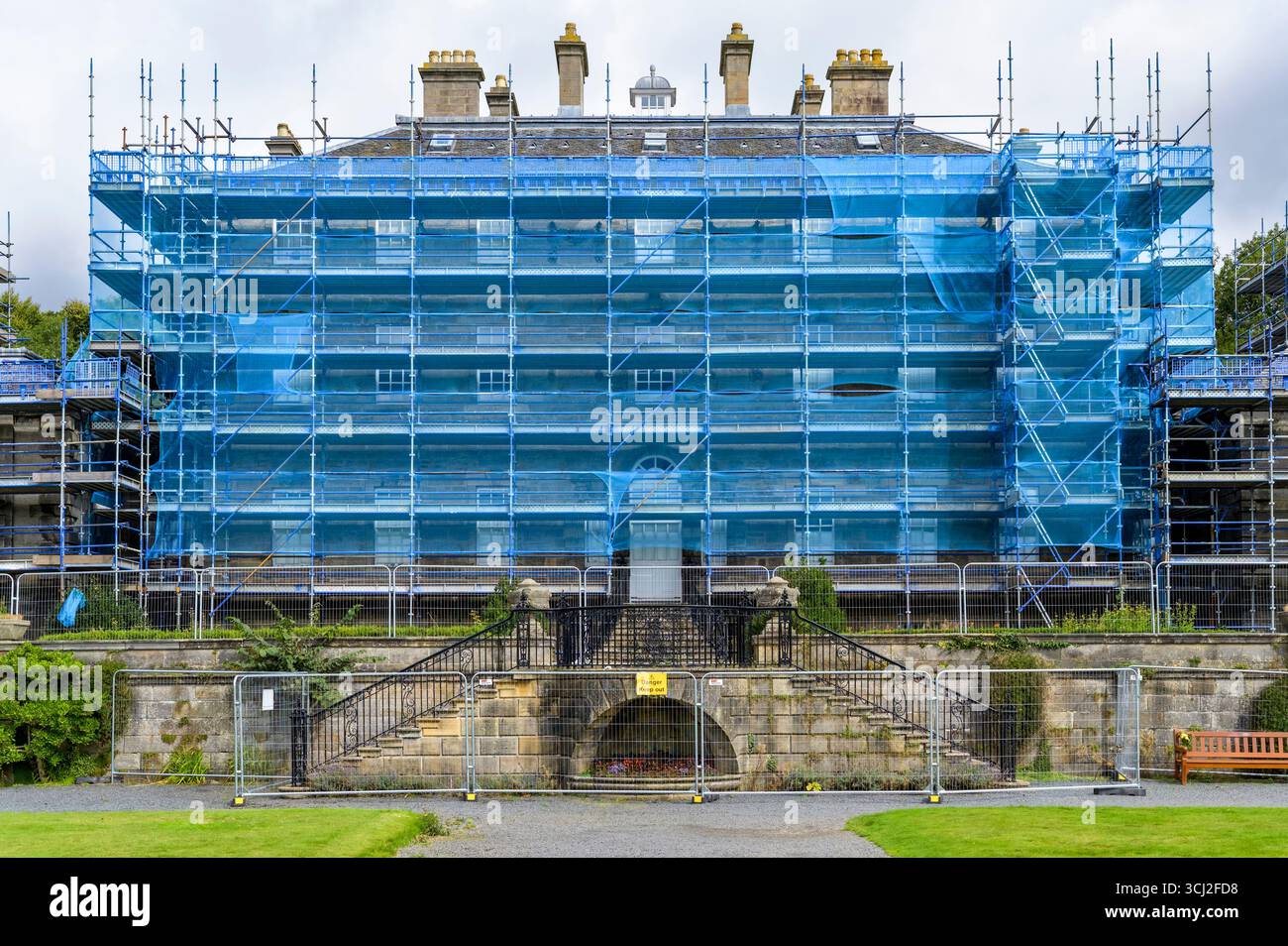Pollok House avec échafaudage érigé lors d'un grand projet de rénovation, Pollok Country Park, Glasgow, Écosse, Royaume-Uni Banque D'Images