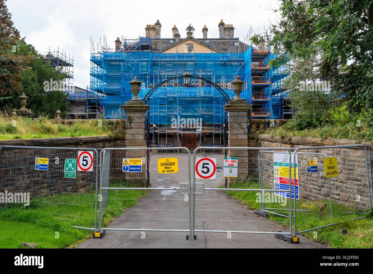 Pollok House avec échafaudage érigé lors d'un grand projet de rénovation, Pollok Country Park, Glasgow, Écosse, Royaume-Uni Banque D'Images