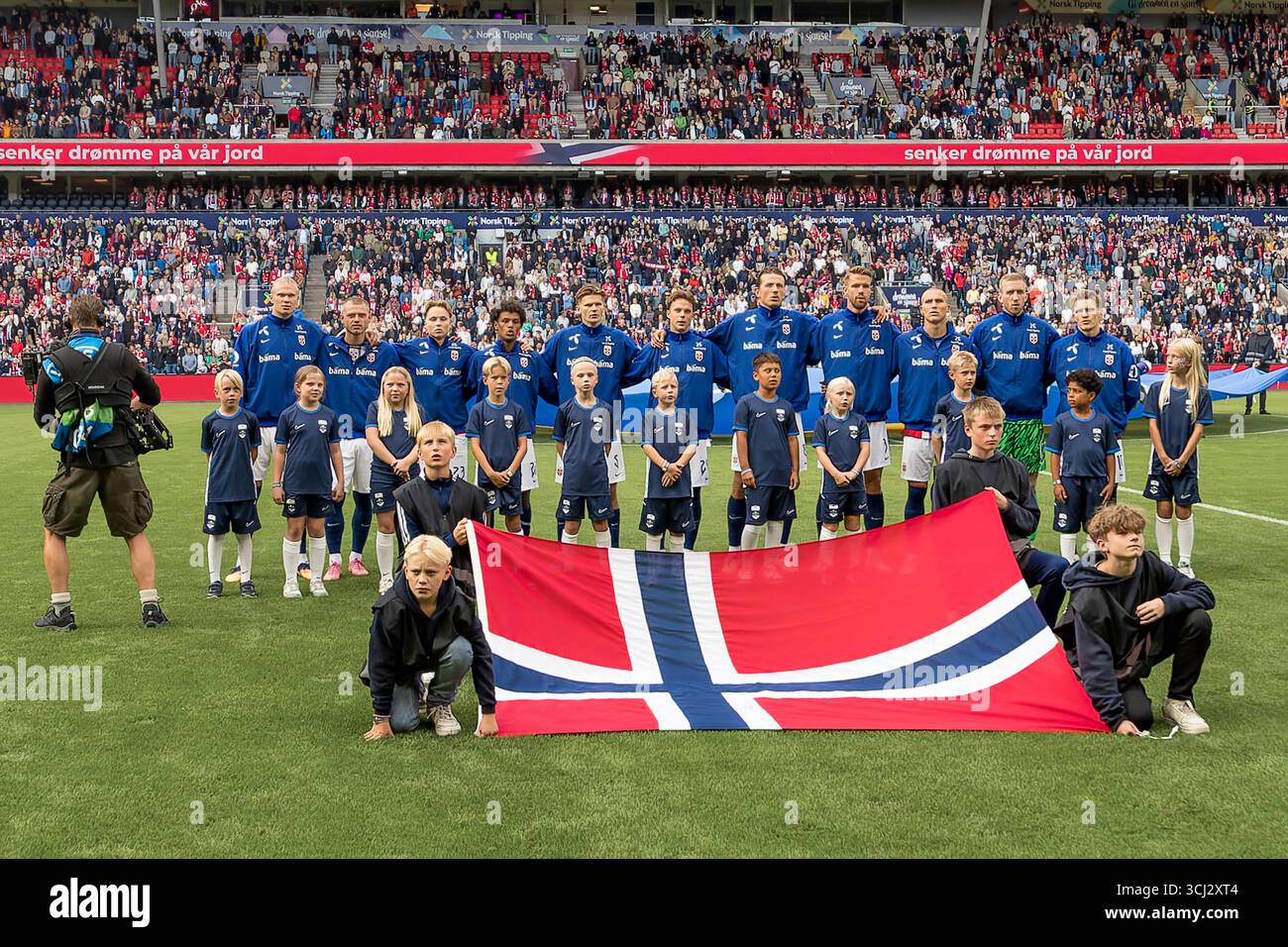 Oslo, Norvège 4 septembre 2025 hymne national de la Norvège lors du match amical international entre la Norvège et la Finlande qui s'est tenu au stade Ullevaal à Oslo, en Norvège. Crédit : Nigel Waldron/Alamy Live News Banque D'Images