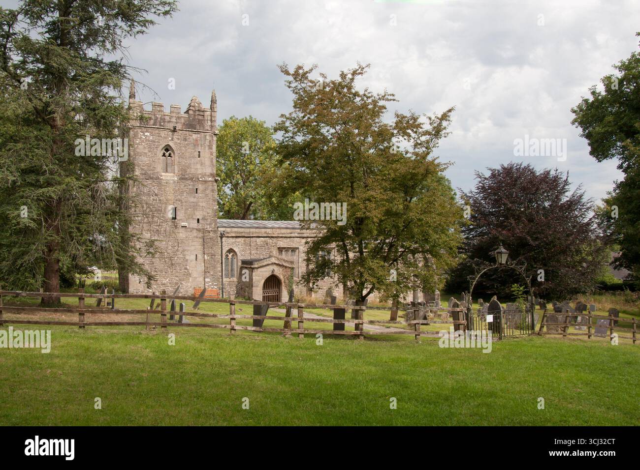Église paroissiale de St Bartholamew, Blare Ray, située dans un paysage pastoral entre Ashbourne et Ilam, Staffordshire, Angleterre Banque D'Images
