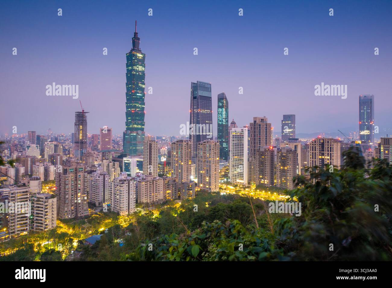 Vue sur les gratte-ciel de Taipei, quartier de Xinyi Banque D'Images