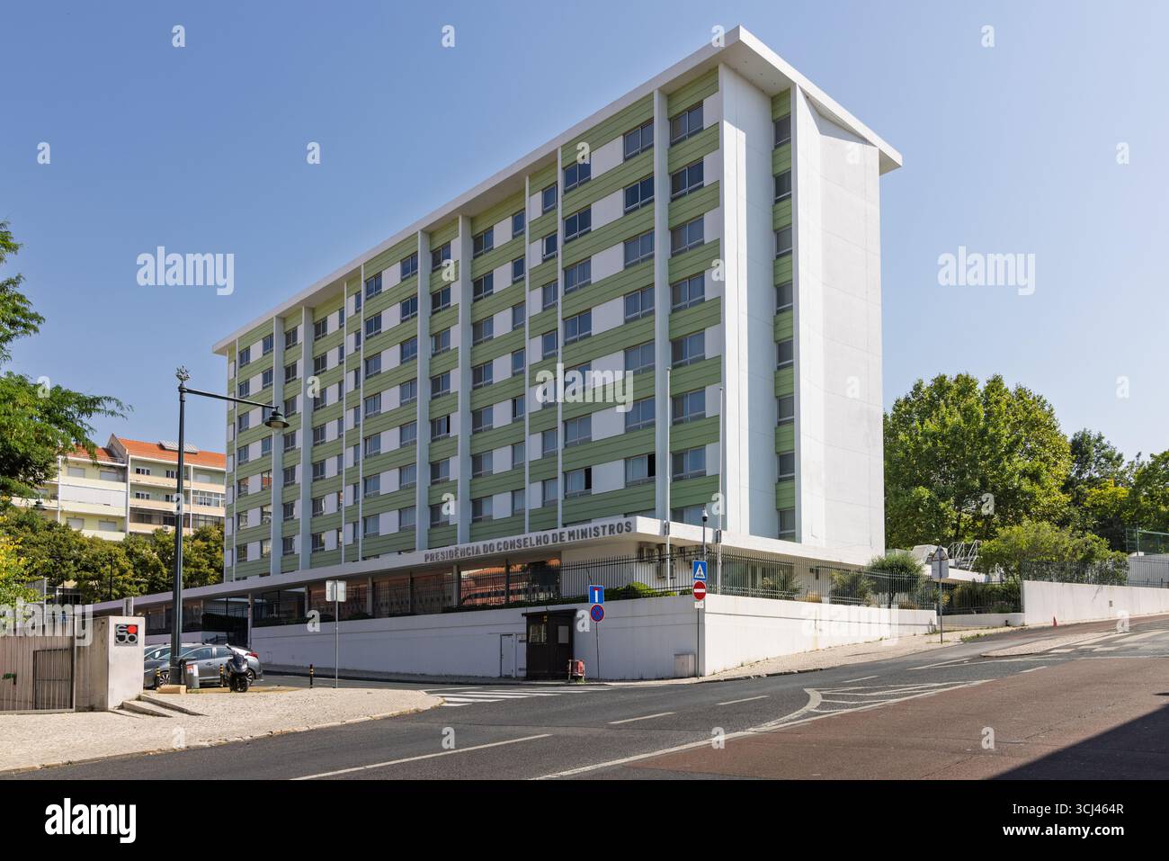 Bâtiment de la présidence du Conseil des ministres à Lisbonne, Portugal, montrant la façade du bâtiment et la sécurité au niveau de la rue. Lisbonne, Portugal. Banque D'Images