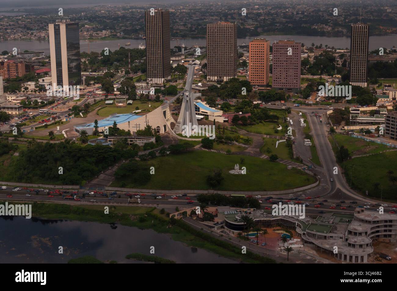 Abidjan, Côte d'Ivoire - 16 août 2010 : vue aérienne d'Abidjan. Banque D'Images