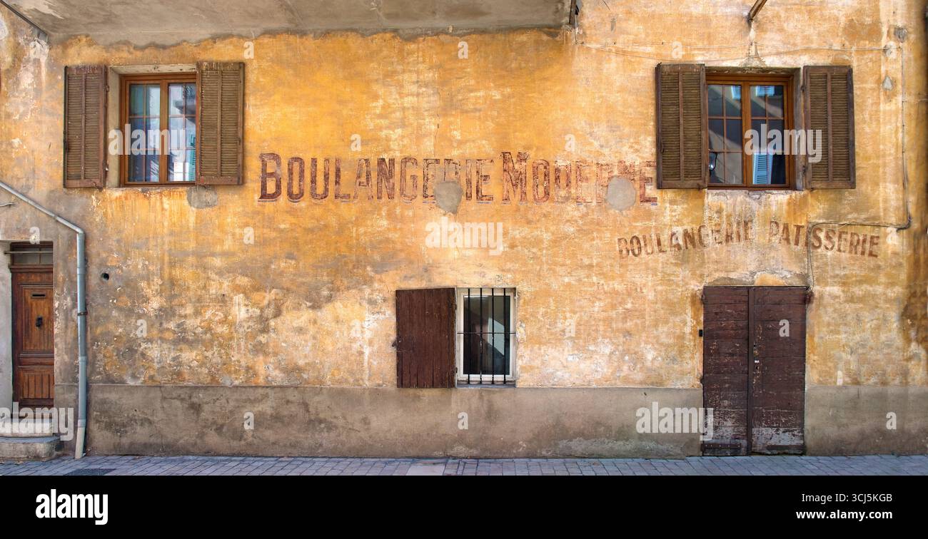 Façade d'une ancienne boulangerie à Cassis, Côte d'Azur, France. Style vintage Banque D'Images