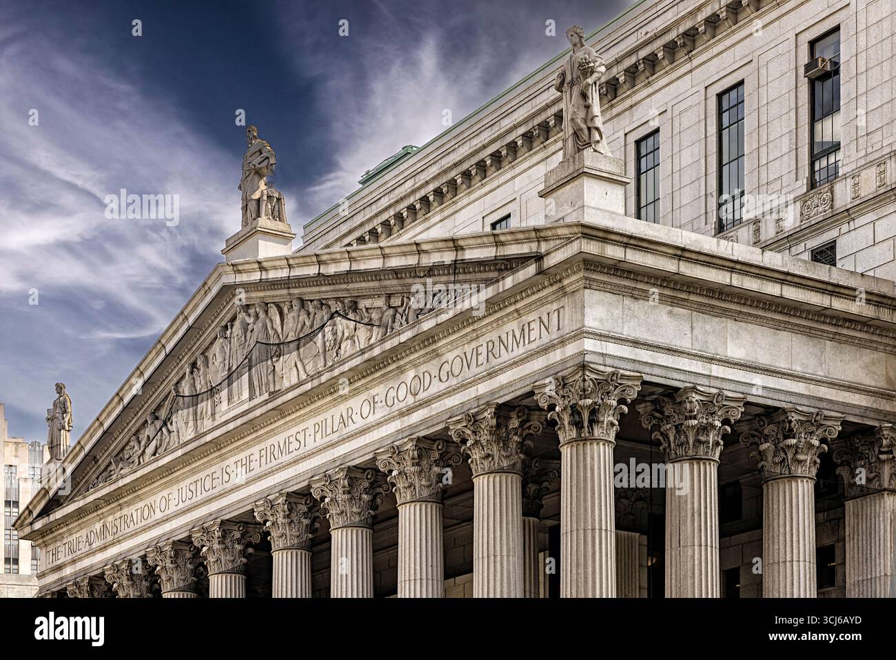 New York Supreme Courthouse vue sur la glace du palais de justice suprême de New York City. Banque D'Images