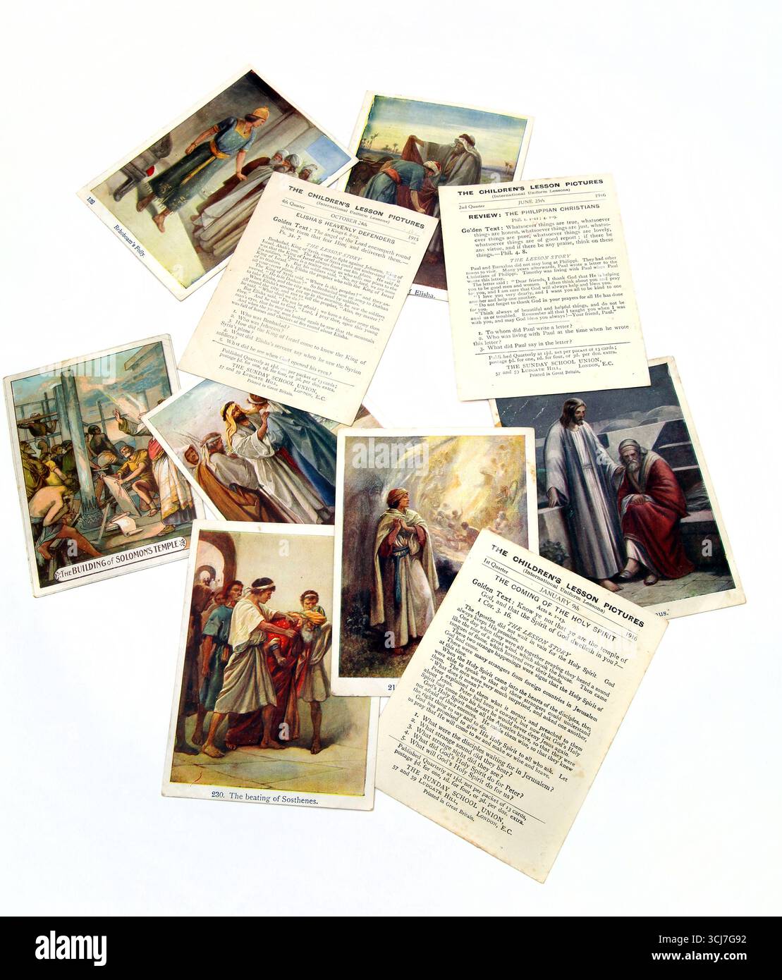 Une pile de cartes à collectionner de l'ancien et du Nouveau Testament des images de leçon de la Bible du 20e siècle (les images de leçon des enfants) Union de l'école du dimanche Banque D'Images