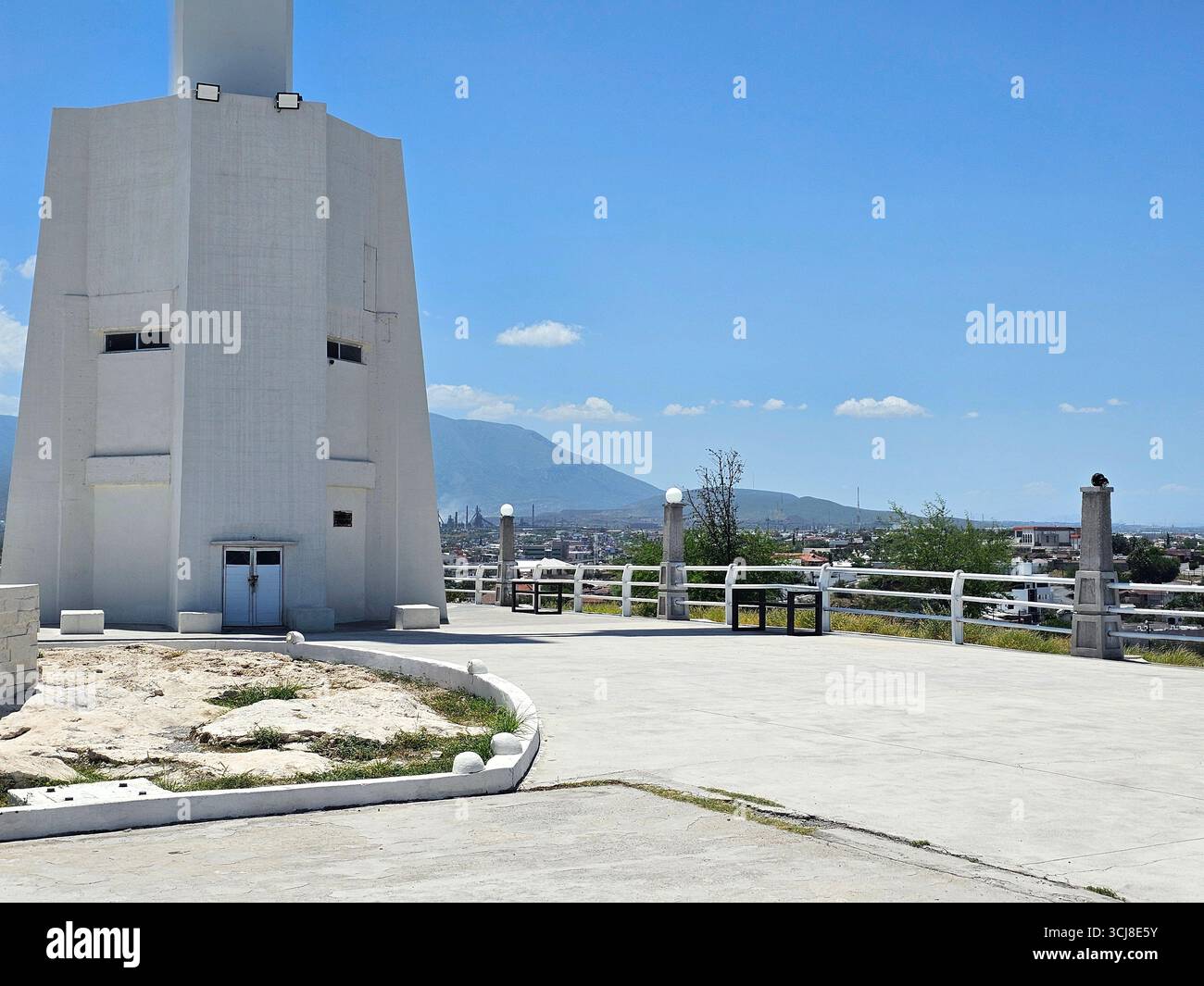 Le Cristo de la Bartola est le plus grand d'Amérique latine, situé au plus grand point d'observation de la ville de Monclova, Coahuila, au Mexique Banque D'Images
