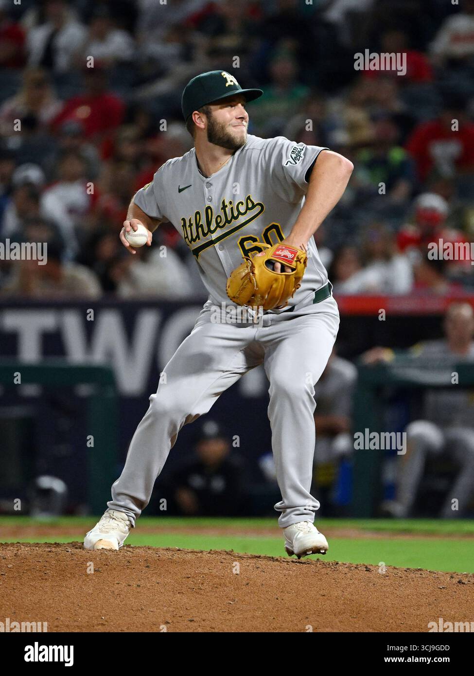 ANAHEIM, CA - SEPTEMBER 05: Oakland Athletics pitcher Justin Sterner (60) pitching during an MLB baseball game against the Los Angeles Angels played on September 5, 2025 at Angel Stadium in Anaheim, CA. (Photo by John Cordes/Icon Sportswire) (Icon Sportswire via AP Images) Banque D'Images