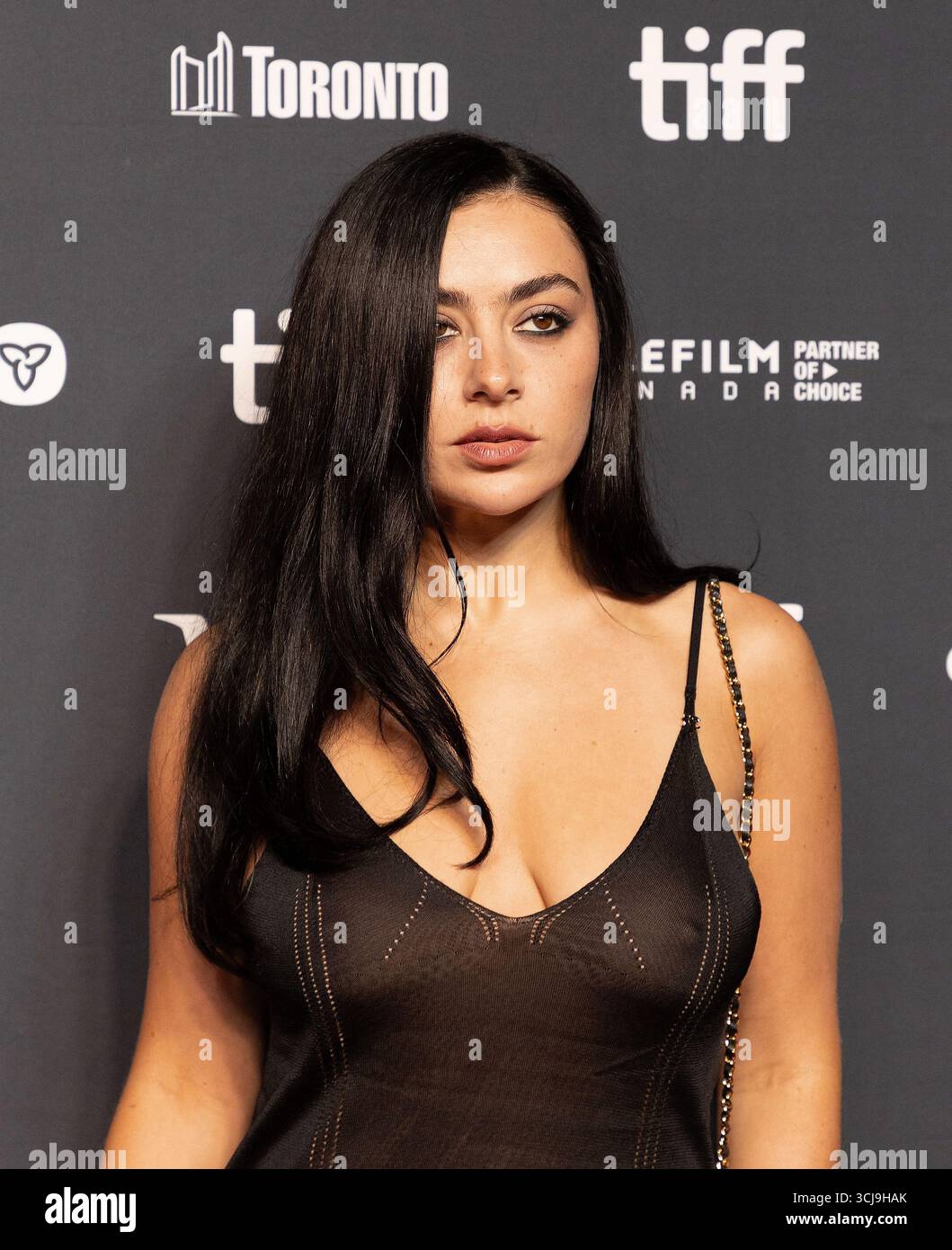 Toronto, Canada. 04th Sep, 2025. Charli XCX assiste à la première de 'Erupcja' lors du Festival international du film de Toronto 2025 au TIFF Lightbox le 4 septembre 2025 à Toronto, Ontario. Crédit : SOPA images Limited/Alamy Live News Banque D'Images