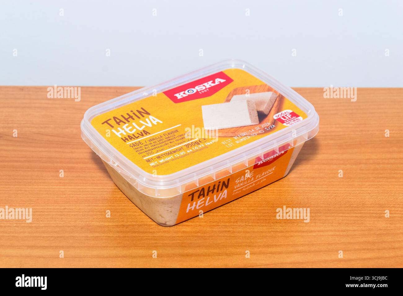 Pruszcz Gdanski, Pologne - 30 décembre 2024 : Koska Tahin Halva sade saveur vanille. Banque D'Images