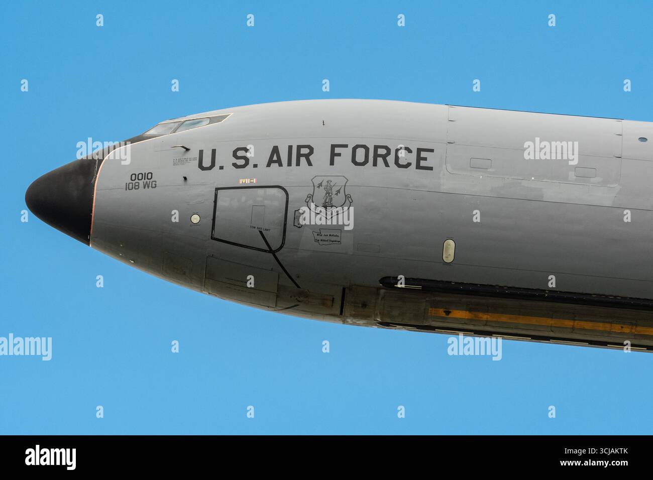 58-0010 - le Boeing KC-135 Stratotanker de l'USAF décolle de la RAF Mildenhall, dans le Suffolk, au Royaume-Uni Banque D'Images