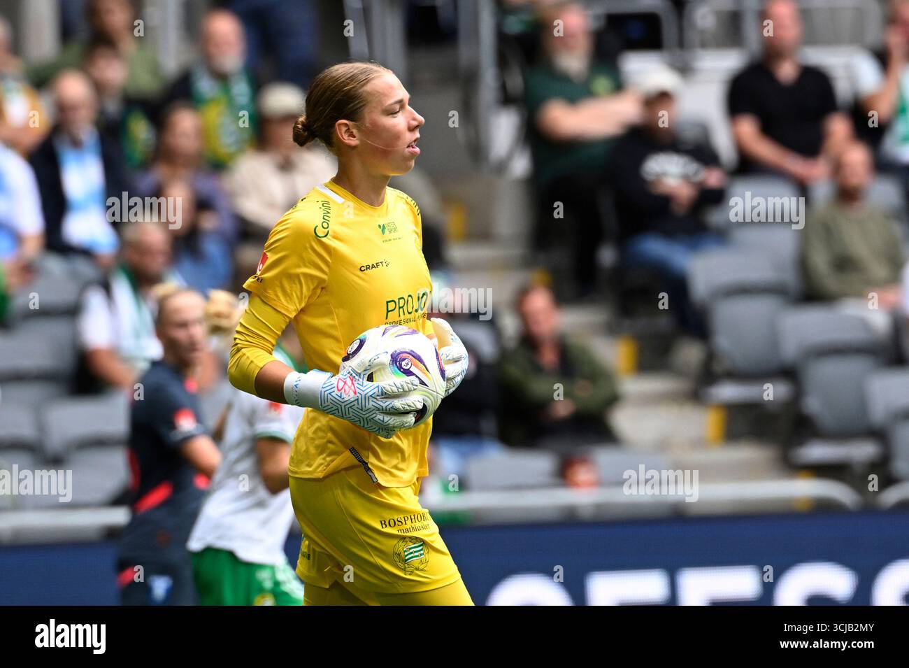 Stockholm, Suède. 06 septembre 2025. STOCKHOLM, SUÈDE 20250906 Sara Kanutte Sørensen Fornes deMalmö a une chance de but mais la gardienne de Hammarby Melina Loeck sauve lors du match de football suédois féminin de samedi entre Hammarby IF et Malmö FF à la 3Arena. Photo : Henrik Montgomery/TT/Code 10060 crédit : TT News Agency/Alamy Live News Banque D'Images