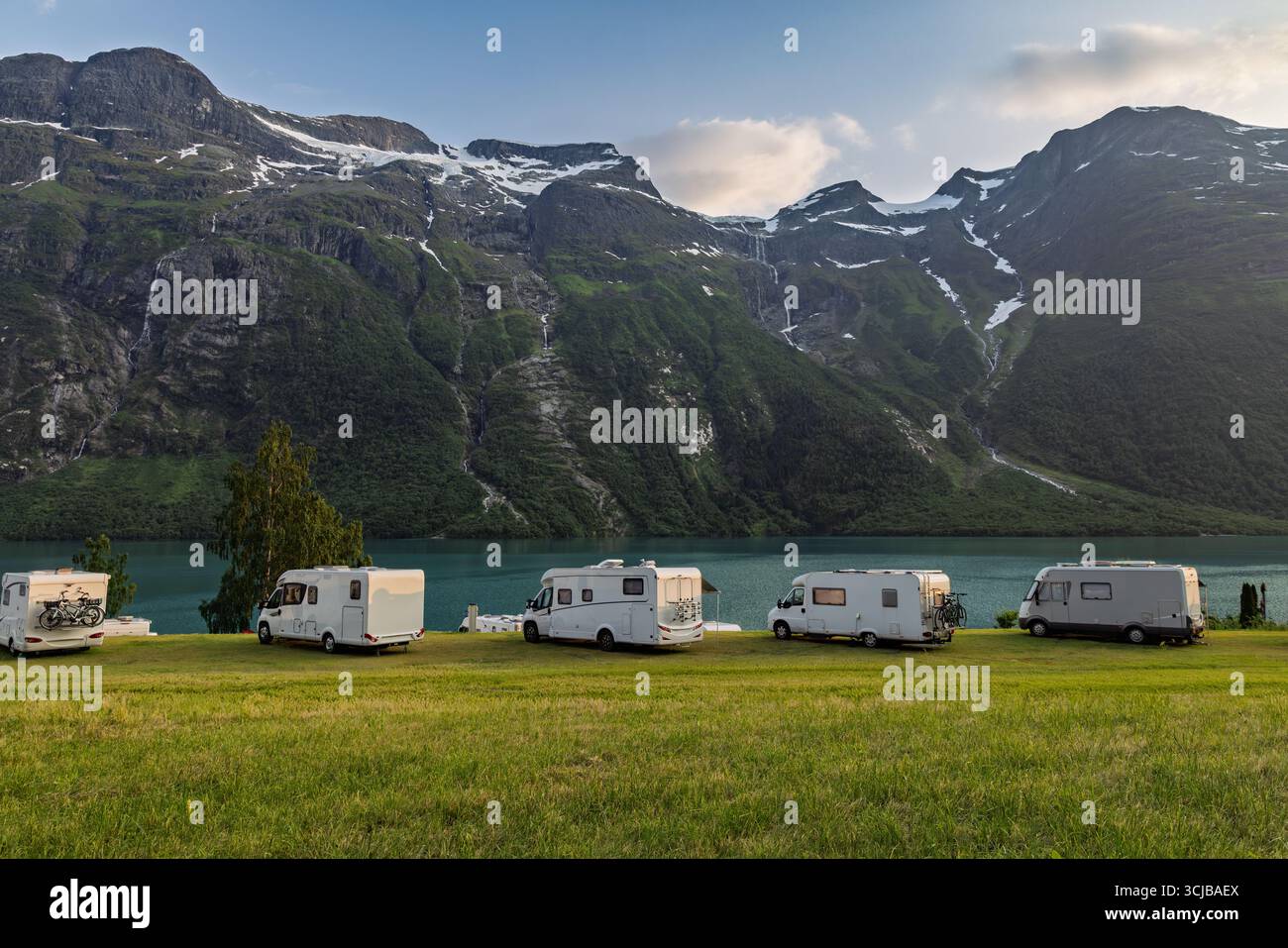 Voyage de vacances en famille RV, voyage de vacances en camping-car, Caravan car Vacation. Belle nature Norvège. Banque D'Images