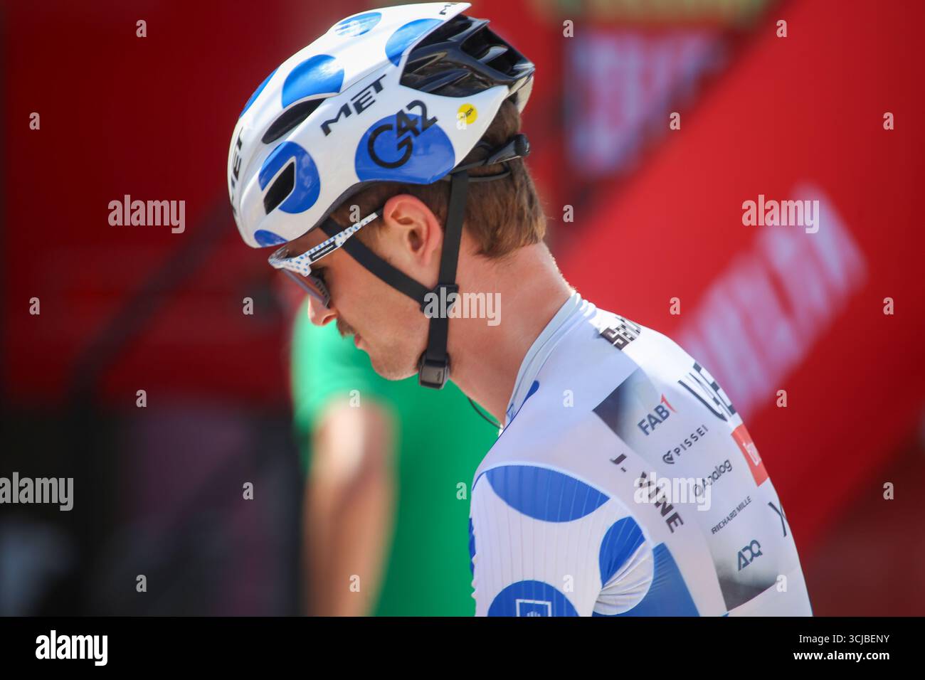 Avilés, Espagne, 6 septembre 2025 : le cycliste Jay Vine (8 ans) de l'équipe Émirats arabes Unis - XRG avant le départ lors des manifestations au départ de l'étape 14 de la Vuelta a España 2025, le 6 septembre 2025, à Avilés, en Espagne. Crédit : Alberto Brevers / Alamy Live News. Banque D'Images