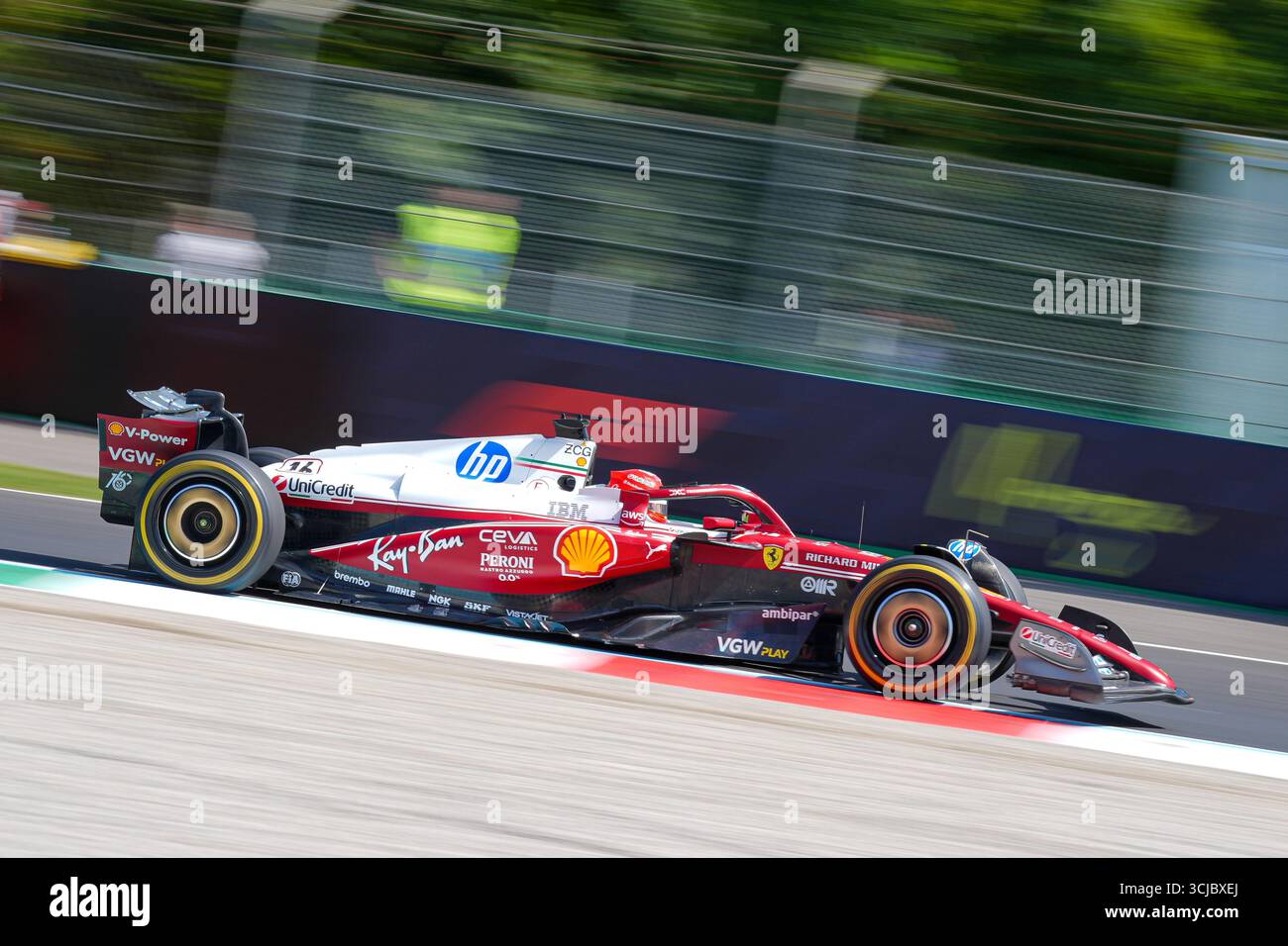 Charles Leclerc de Monaco au volant de la Scuderia Ferrari HP SF-25 crédit : Luca Rossini/Alamy Live News Banque D'Images