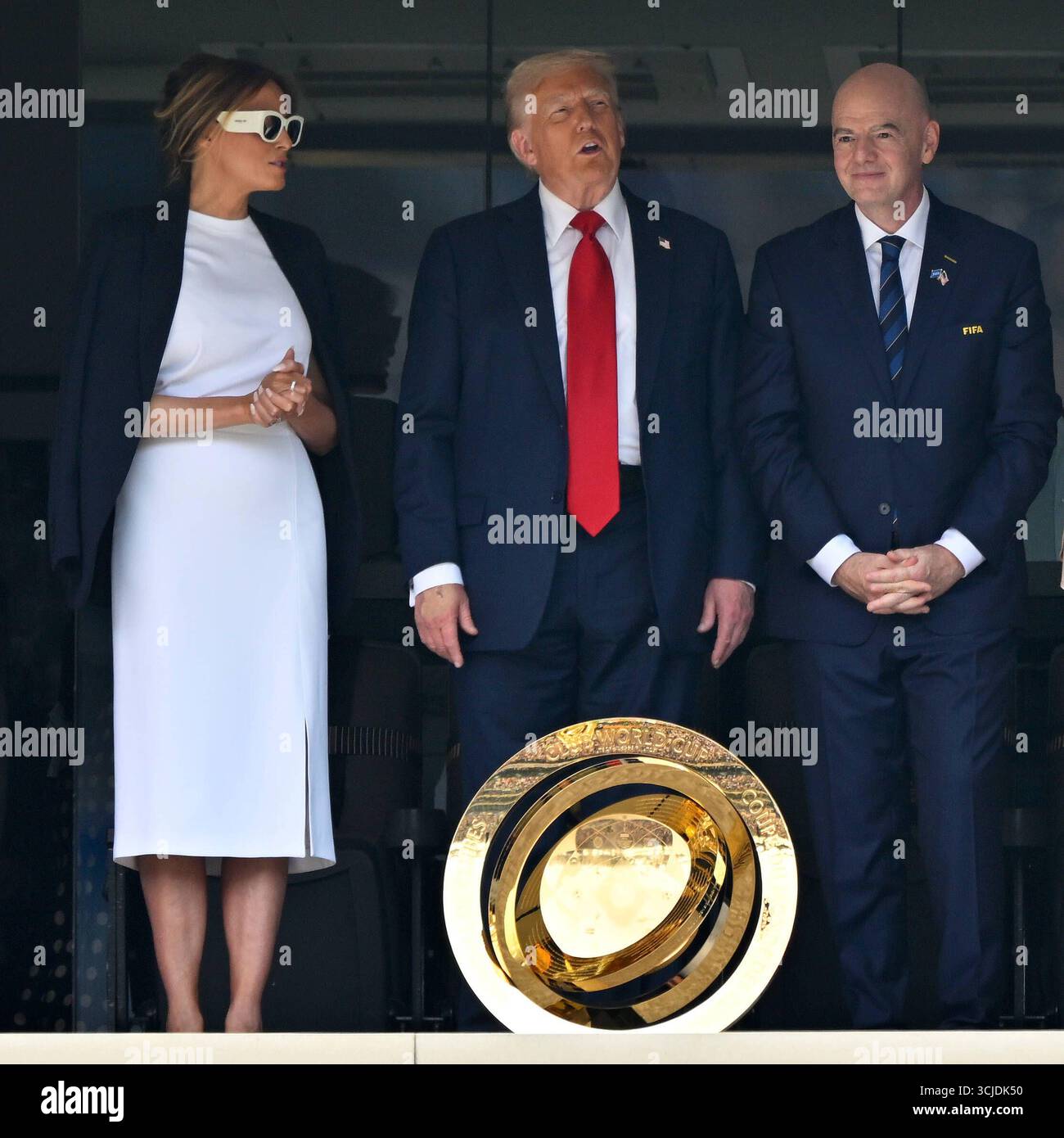 East Rutherford, Metlife Stadium, 13.07.25, États-Unis, Herren, coupe du monde des clubs FIFA 2025, finale : Chelsea FC - Paris Saint Germain Bild : v.Li. Melania TRUMP Frau von Donald TRUMP, Donald TRUMP Praesident USA und FIFA-Praesident Gianni INFANTINO la réglementation de la FIFA interdit toute utilisation de photographies comme séquences d'images et/ou quasi-vidéo. New Jersey États-Unis *** East Rutherford, Metlife Stadium, 13 07 25, États-Unis, hommes, coupe du monde des clubs FIFA 2025, finale Chelsea FC Paris Saint Germain photo de gauche Melania TRUMP épouse de Donald TRUMP , Donald TRUMP Président des États-Unis et Président de la FIFA Gianni INFANTINO FIFA regul Banque D'Images