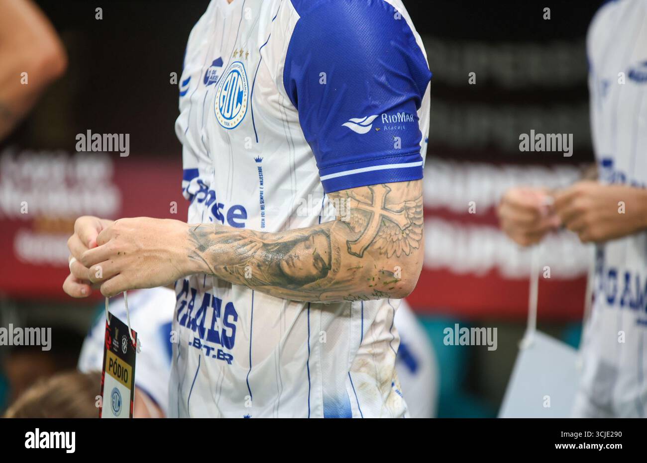 BA - SALVADOR - 09/06/2025 - NORD-EST CUP 2025. FINALE, BAHIA x CONFIANCA - tatouage du joueur de Confianca vu lors du match contre Bahia au stade fonte Nova pour le championnat de la Coupe du Nord-est 2025. Photo : Marcio Jose/AGIF (photo de MáRcio José/AGIF/SIPA USA) Banque D'Images