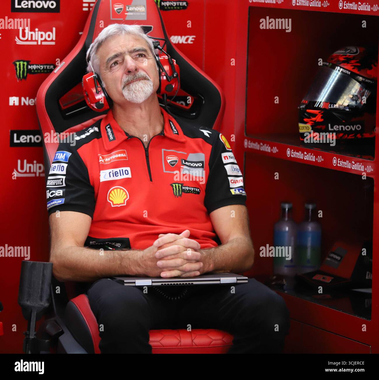 Sabadell, Barcelone, Espagne. 6 septembre 2025. Montmelo Espagne 06 septembre 2025 Gigi Dall'Igna (ingénieur mécanique Ducati) regarde lors de la course de sprint au Grand Prix MotoGP de Catalogne 2025 à Montmelo Espagne le 06 septembre 2025 (crédit image : © Xavi Urgeles/ZUMA Press Wire) USAGE ÉDITORIAL SEULEMENT ! Non destiné à UN USAGE commercial ! Crédit : ZUMA Press, Inc/Alamy Live News Banque D'Images