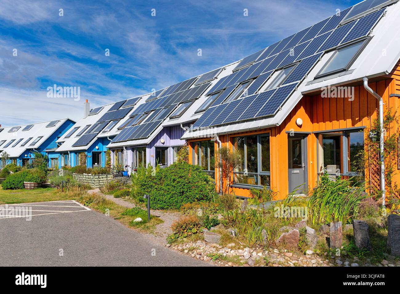Findhorn Foundation Moray Scotland Ecovillage les maisons de l'est et de l'Ouest Whins en été partie 3 Banque D'Images