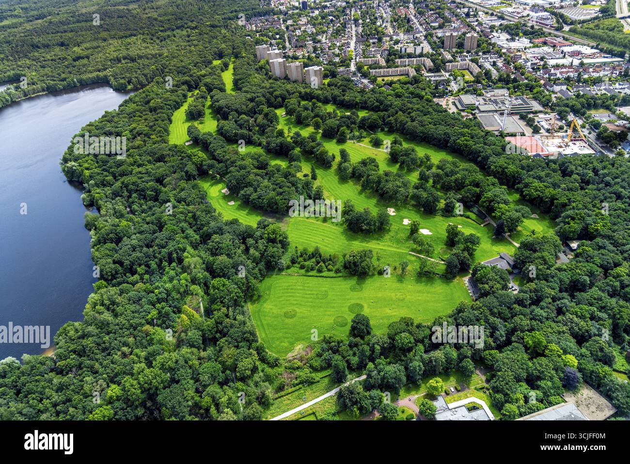 Vue aérienne, Duisburg-Sued, Niederrheinischer Golfclub e.V. Duisburg Anlage, gratte-ciel à la lisière de la forêt, Am Golfplatz, Gro Banque D'Images