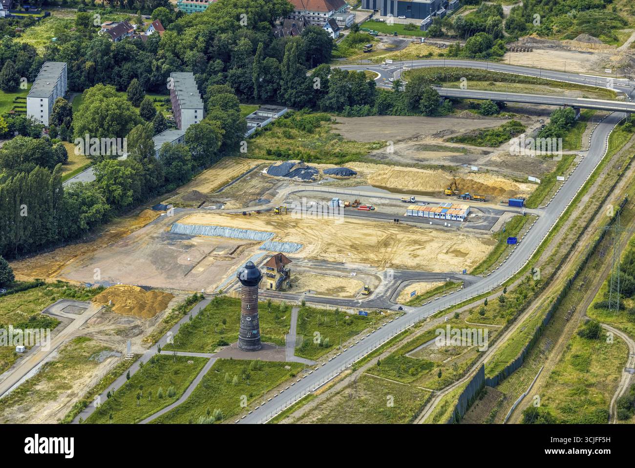 Vue aérienne, Duisburg-Sued, projet de quartier résidentiel de Duisburg à l'ancienne cour de triage de Wedau, château d'eau et ancienne maison de gardien à Jim-kN Banque D'Images