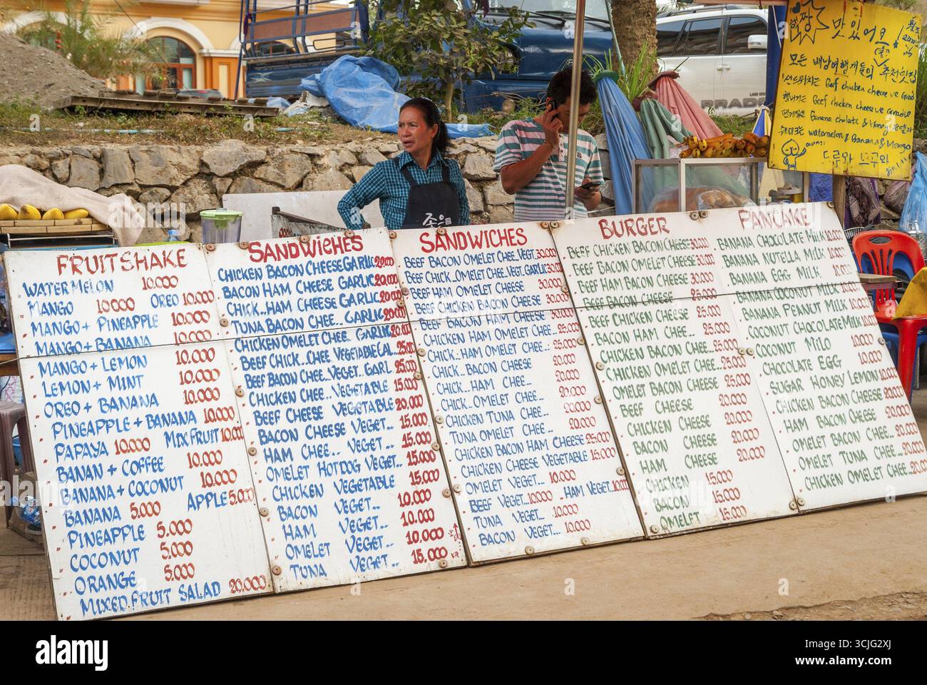 Vang Vieng, Laos - Dec 2016 : stands de vente de sandwiches à Vang Vieng, Laos Banque D'Images