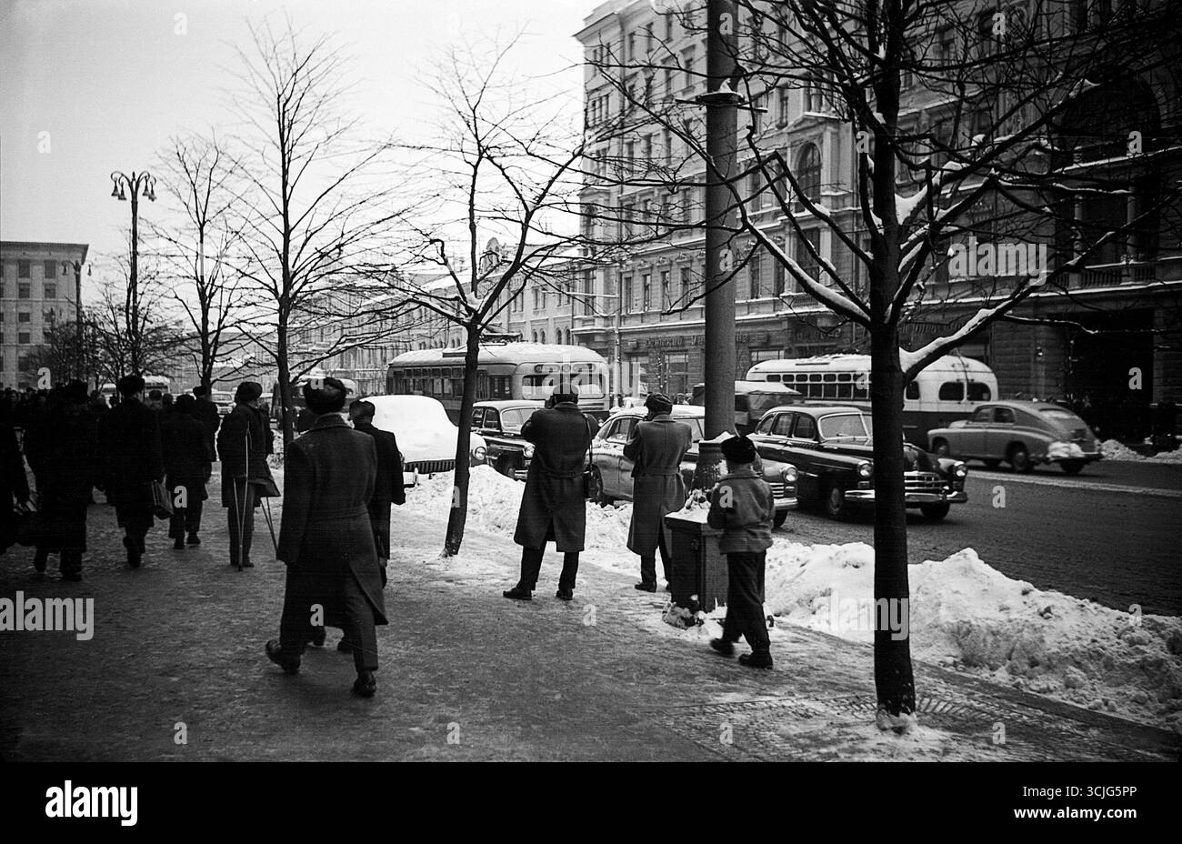 Moscou, URSS, - 25 décembre 1959 : vue de la rue Gorky à la maison n ° 28, où se trouvait le magasin pour enfants Banque D'Images