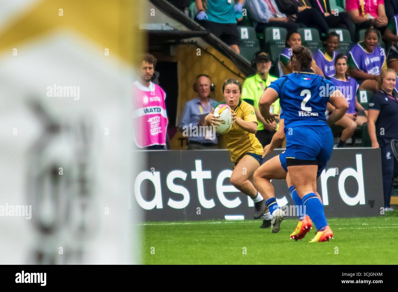 Northampton, Royaume-Uni, 7 septembre 2025 L'aile brésilienne Giovanna Barth reçoit le ballon dans une attaque contre l'Italie dans la poule d, Coupe du monde de rugby féminin, Cinch Stadium, Franklins Gardens, Northampton, Royaume-Uni. Alex Williams / Alamy Live News Banque D'Images
