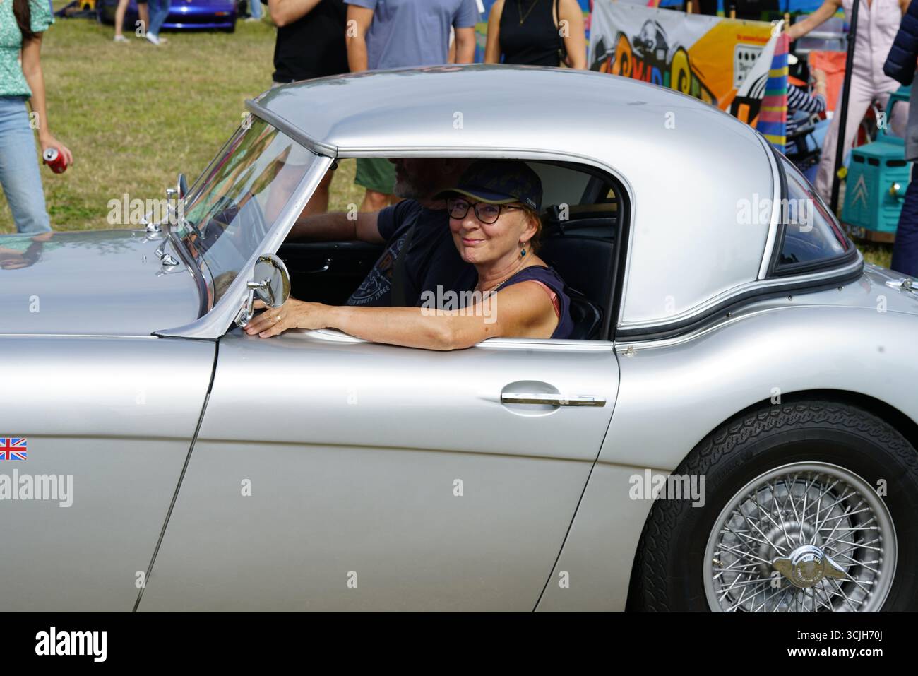 Cabriolet classique de conduite de voitures anciennes lors d'un événement extérieur. Shere Hill Climb, East Clandon, Guildford Banque D'Images