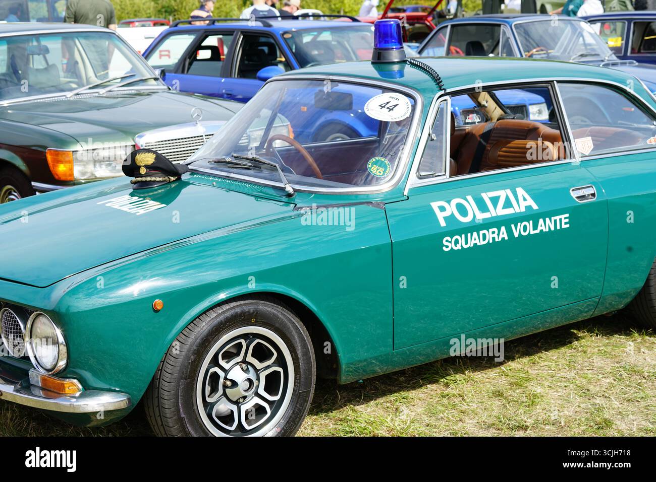 Voiture de police verte vintage exposée à un spectacle avec des détails historiques. Shere Hill Climb, East Clandon, Guildford Banque D'Images