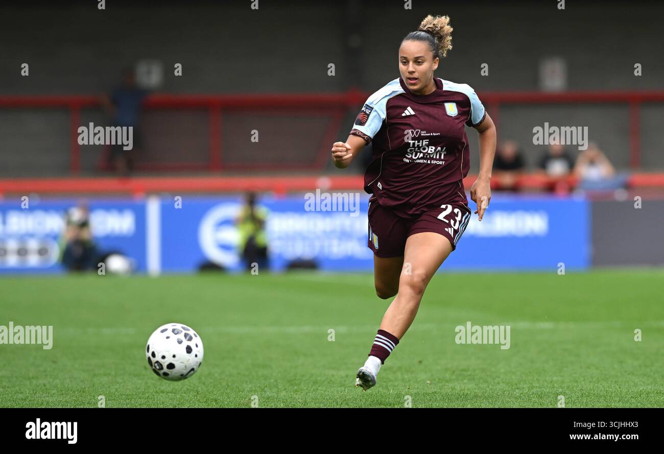 Crawley , Royaume-Uni , 7 septembre 2025 - Chasity Grant d'Aston Villa pendant le match de football Barclays Women's Super League entre Brighton & Hove Albion et Aston Villa au Broadfield Stadium , Crawley , Royaume-Uni : crédit Simon Dack /TPI/ Alamy Live News Banque D'Images