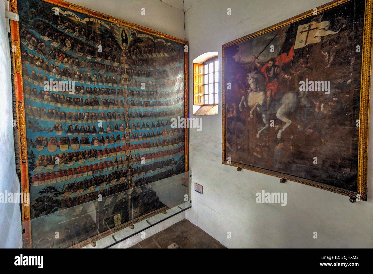 Quito, Équateur – 23 mars 2018 : vue sur l’intérieur et la cour du Museo del Convento de San Francisco, un monastère franciscain de l’époque coloniale Banque D'Images