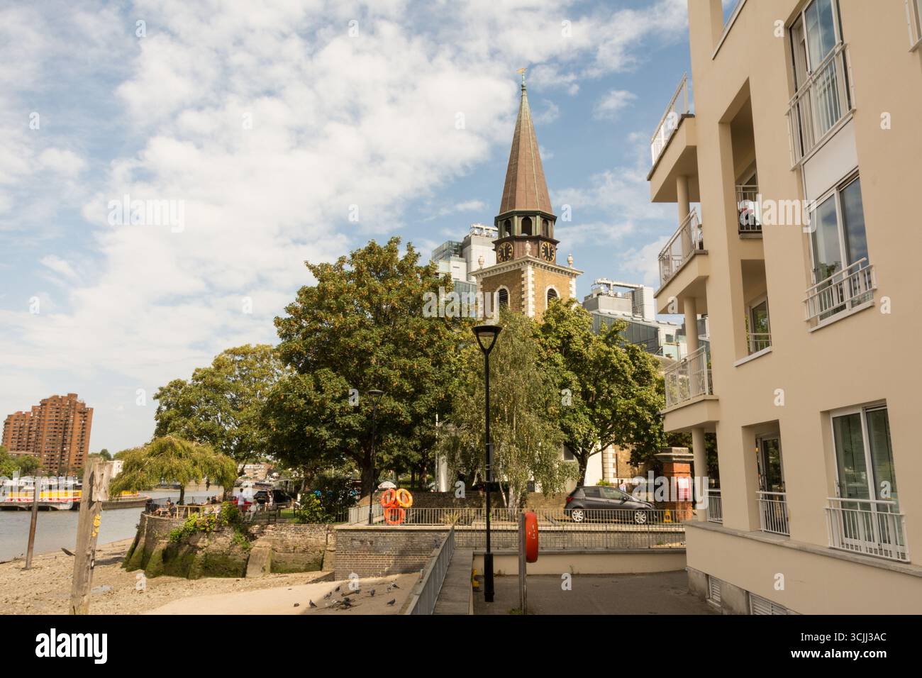 St Mary's Church and the River Thames, Battersea Church Road, Battersea, Londres, SW11, Angleterre, Royaume-Uni Banque D'Images