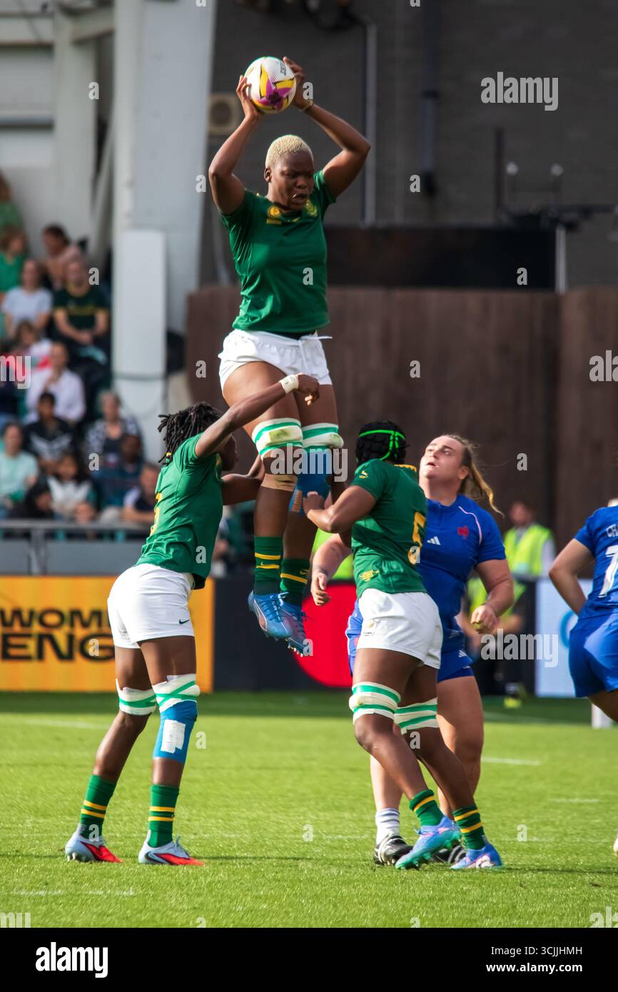 Northampton, Royaume-Uni, 7 septembre 2025 Afrique du Sud numéro 8 Aseza Hele attrape le ballon dans un lineout contre la France dans la poule d, Coupe du monde de rugby féminin, Cinch Stadium, Franklins Gardens, Northampton, Royaume-Uni. Alex Williams / Alamy Live News Banque D'Images